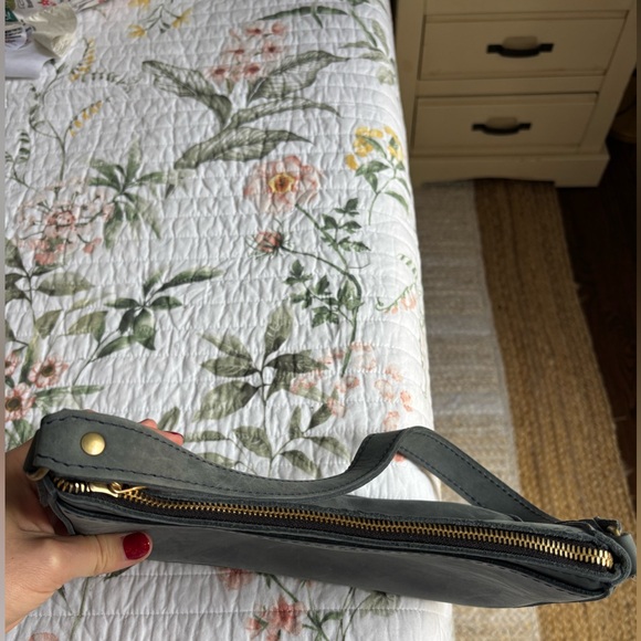 NWOT Portland Leather Goods Lucy Shoulder Bag Slate Blue/Gray - Picture 4 of 6